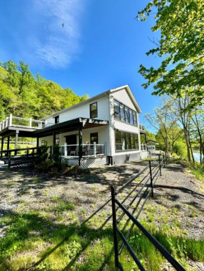 Saugerties Modern Charm with Creekside access and views